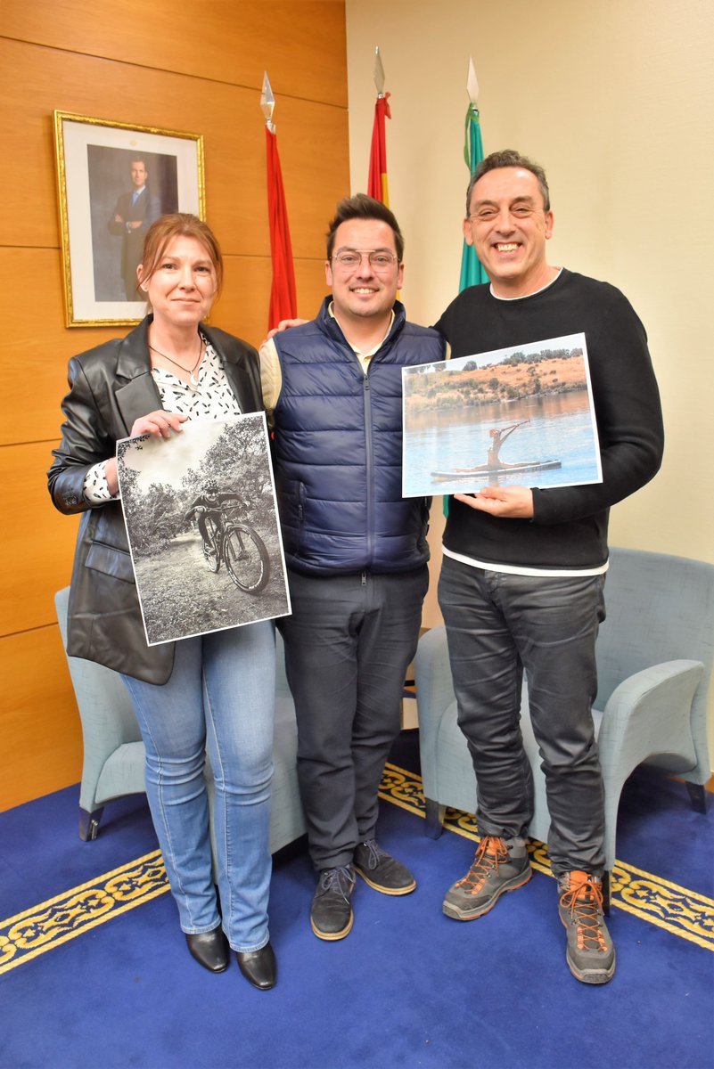 Aytovilladeodon's tweet photo. 📸Sonia Salvador, ganadora de PHotoEspaña en la convocatoria "Madrid Capital del Deporte 2022" y Tino Morán, finalista, prestigian con su talento la asociación de fotografía de Villaviciosa de Odón, L2Q2 Fotografía
ℹ️ Más info: https://t.co/gy0mjLhVry
¡Enhorabuena!👏👏 https://t.co/pqPTxPr5ms