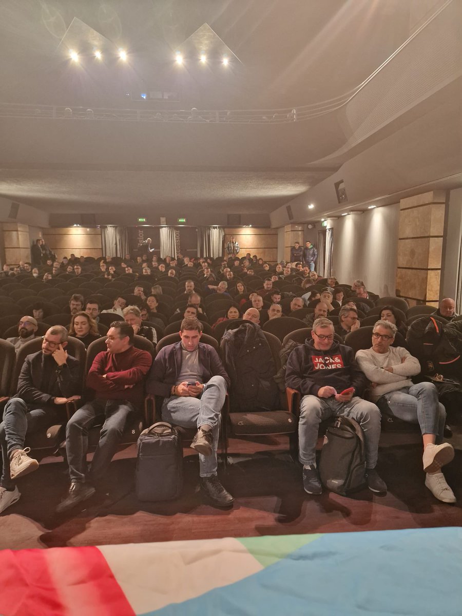 FemcaCISL's tweet photo. Oltre 300 delegati lombardi oggi a Milano alla presentazione dell’ipotesi d’accordo per il rinnovo del #ccnl Gomma Plastica. Dall’Attivo unitario Regionale ampia partecipazione al confronto con il Sn @zoli_lorenzo Zoli e @IvanoBrea. Ora la parola alle assemblee dei lavoratori. https://t.co/Pk0qxmX9F4