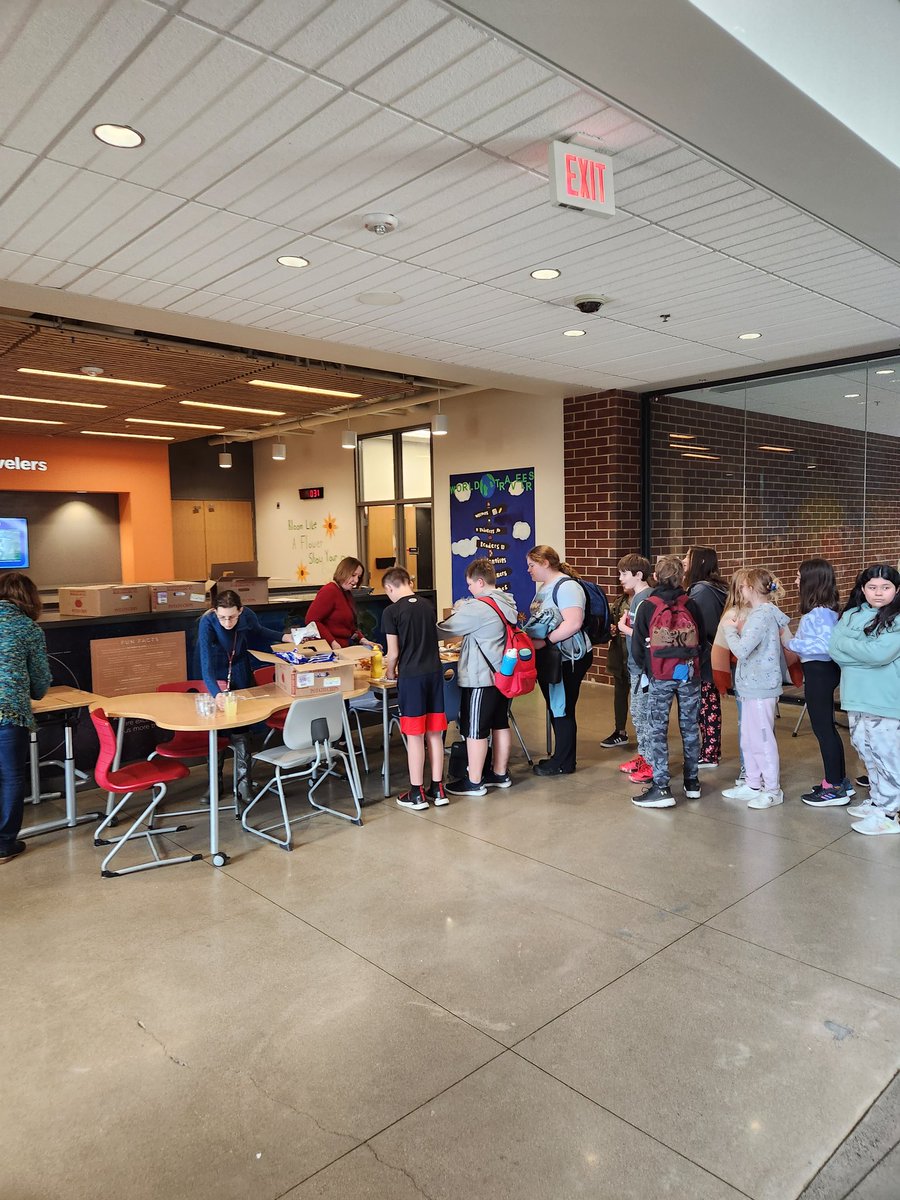 scott_lykins's tweet photo. 6th Gr Ss enjoying a well-deserved PBIS quarterly reward. @CounselorMG2021 @FCMSMrBHistory @LaurenBlatney @EmilyBrFCMS #FCMSWeConnect @FCMSPrincipal https://t.co/GohnXnYKJv