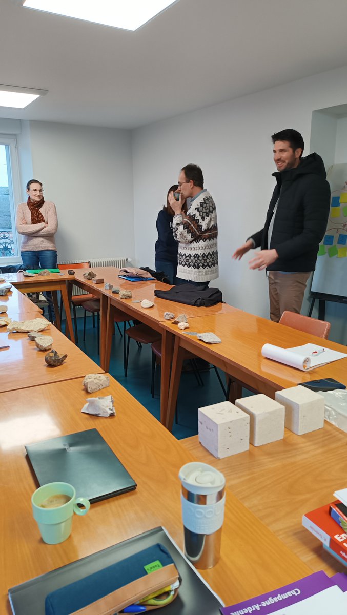 MPLS_CA's tweet photo. Février a débuté par notre formation @MPLS_CA 1er degré "Roches, matériaux de construction et paysages urbains" 1.02.23 session : Matière et matériaux de construction. Cycles 2 et 3. Romilly-sur-Seine. (10)
#universitereims #AcReims #Fondation_Lamap #AcadSciences https://t.co/GynzyDCm8X