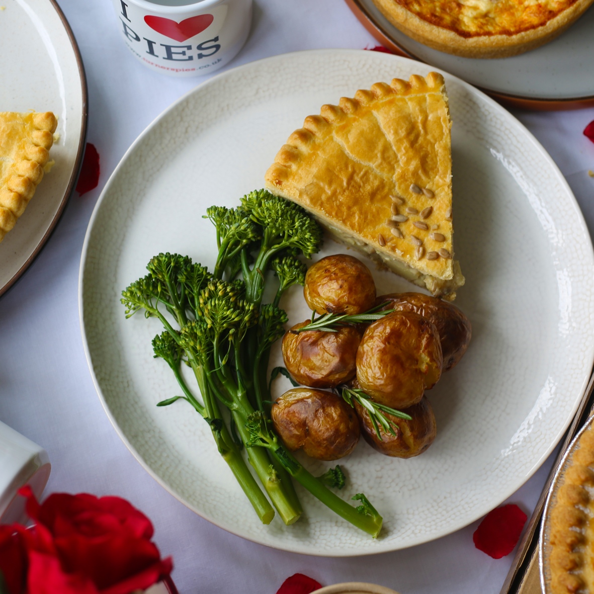 TurnersPies's tweet photo. Here’s how to make them fall in Love all over again! 🌹

Enjoy a stress-free Valentine’s 3 Course Dinner, with nibbles and Gravy to serve, all encased in our Pies by Post Valentine's Dinner Pack!

https://t.co/oXYKLqcU38

#piesbypost #valentinesgifts #lovegifting https://t.co/LWfICw5HSr