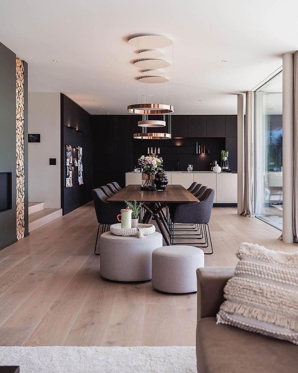 Moderno_Decor's tweet image. Inspiration:
Minimalist design looks amazing 🤎
What do you think about the fireplace? Tag someone who needs to see this house 👇
#home #decor #homedecor #interiordesign #design #house #designer #style #furniture #decoration #homedesign #photooftheday
