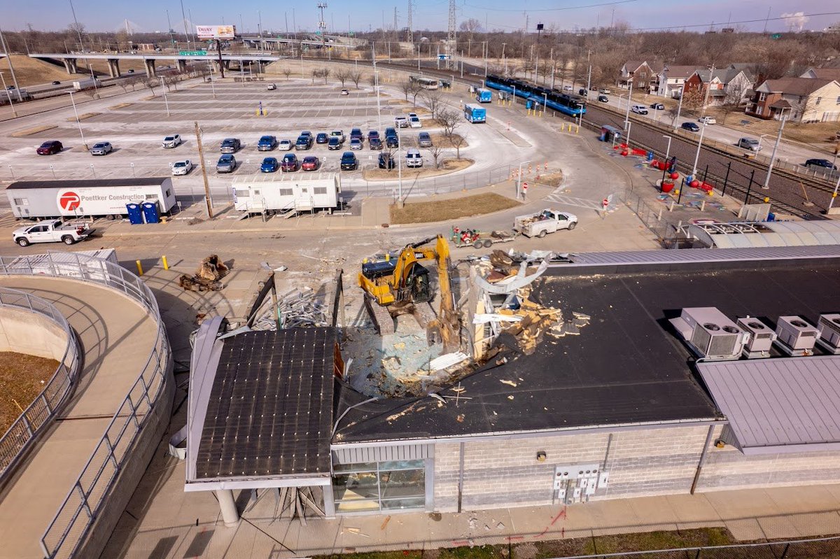 CMT_STL's tweet photo. Construction underway at the Emerson Park Station on the new Public Safety Center, a $13.5M investment bringing jobs and amenities to #Transit in East St. Louis #TRANSITatwork @scctransit @ChairmanKern https://t.co/HPKBK1y98M https://t.co/v9jJkmeCxa