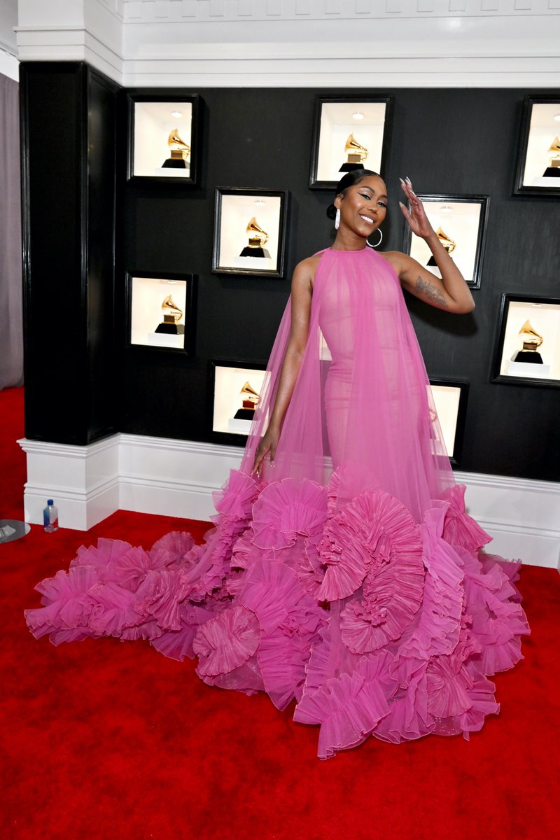 TONYWARDCOUTURE's tweet photo. Dazzling @munilong in a fuchsia ruffled dream with organza pleats to receive her award for best RNB performance winner at the Grammy Awards 2023.
Styled by #JasonRembert
#TonyWardCouture #MuniLong #WomenInWard #GRAMMYs #Grammys2023 https://t.co/UmtDkE6yjK