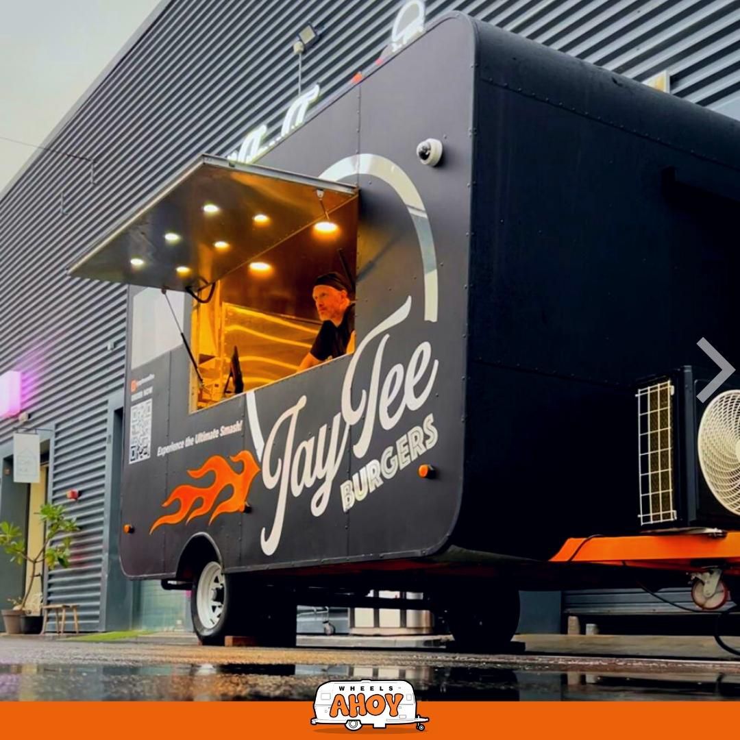 WheelsAhoy's tweet photo. It was an absolute joy to see our newest client #Jaytee Burgers among the top 3 at the 'Best Burger in UAE contest' at Kris Fade's Show in Virgin Radio Dubai.

#iwantmyfoodtruck #WheelsFederation ]#MobileConcepts #MadeInUAE #FoodTrucks #Mydubai  #Dubai #ahoyfabricationdiaries https://t.co/GBnfxlBDhu
