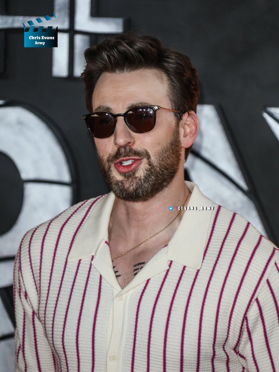 Cevans_Army's tweet photo. ⭐️ Chris durante a Première de “The Gray Man” em Londres.
Chris at “The Gray Man” Premiere in London.
#chrisevans #thegrayman #lloydhansen #trashstache https://t.co/6kC606hVgX