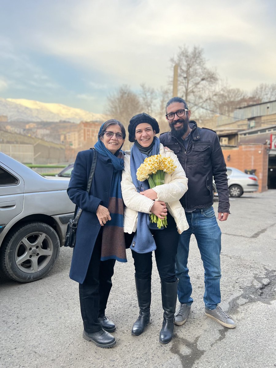 JaliliIran's tweet photo. دخترم #نسیم_سلطان_بیگی بعد از ۲۷ روز بازداشت به قید وثیقه آزاد شد. https://t.co/VNNeEYaQ62
