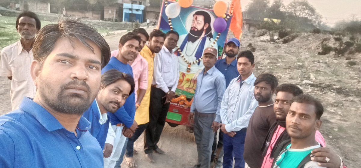 आज जगतगुरु, सामाजिक क्रांति के अग्रदूत, महान समाज सुधारक, बोधिसत्व, संत शिरोमणि गुरु रविदास जी को उनके "प्रकाश जन्मोत्सव" पर धनबाद कतरासगढ़ में नगर भर्मण में शामिल होते हुए।