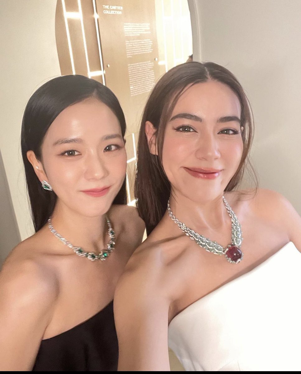 chaokuay_nomsod's tweet photo. ดับเบิ้ลคิมเค้าเซลฟี่ด้วยกันด้วยแหละ น่ารักสุดๆ 🥰😍 https://t.co/tpPOuhCuYG