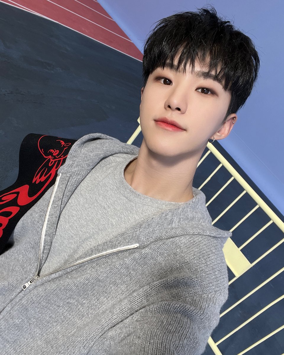 얼굴 진짜 누무너무너무 잘생겨서 감동적임..