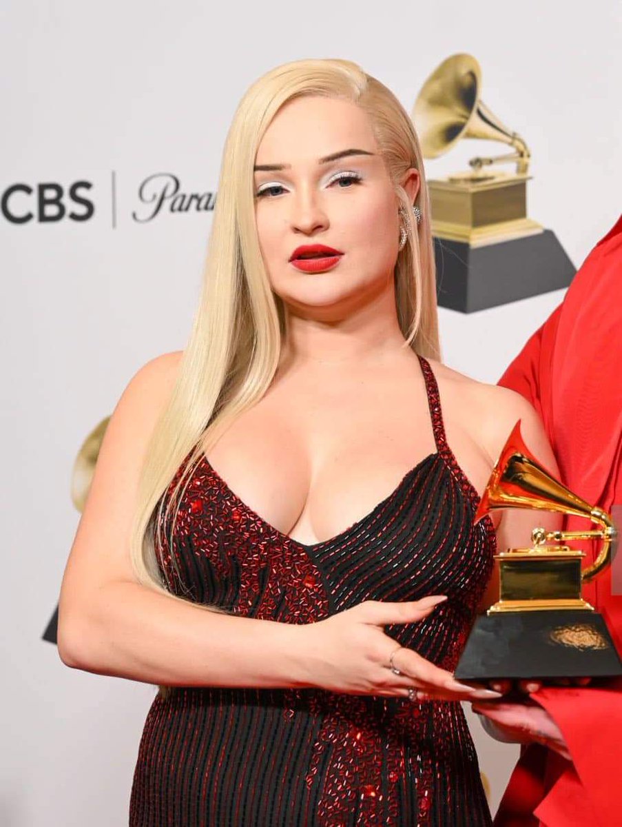BadKidDerick's tweet photo. Que orgullo, el futuro inicia hoy #KimPetras https://t.co/ob2sR9qL8j