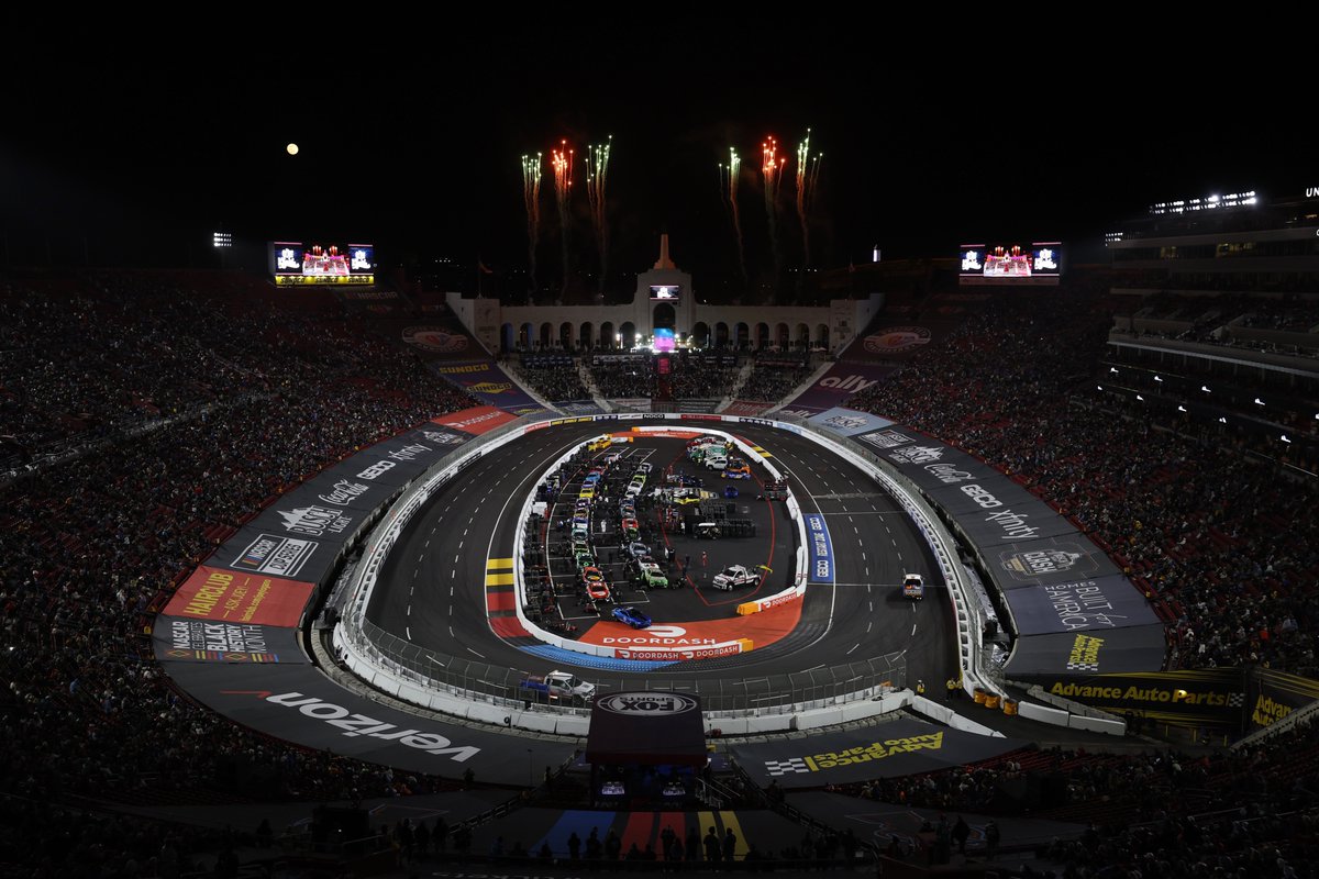 A_S12's tweet photo. Here's some @GettyImages of last night's Busch Light Clash @LAColiseum. https://t.co/c9YvRBAdlM