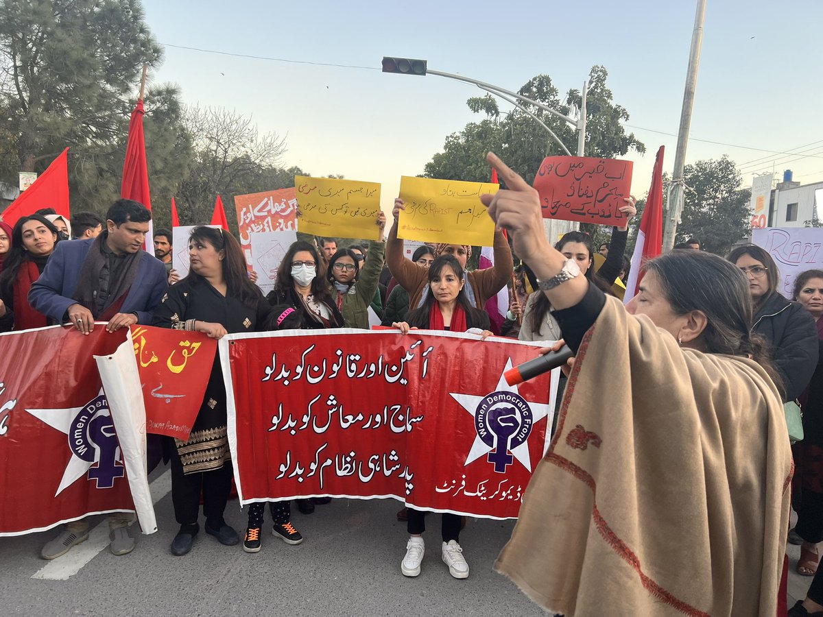 wdf_pk's tweet photo. Women hung their dopattas on the gates of the F-9 park today to protest against the growing sexual violence in the country. #F9Park https://t.co/8nKewsdVmX