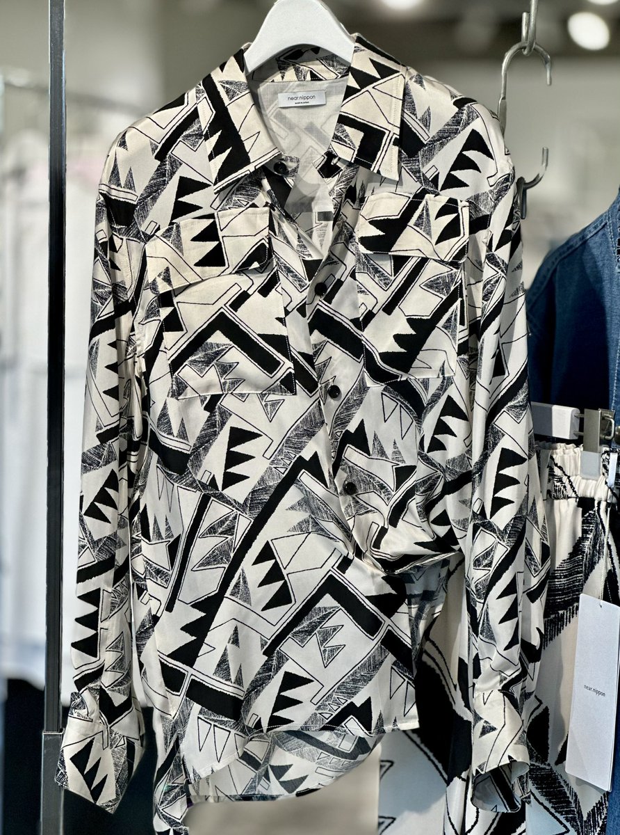 ichikawashigeto's tweet image. 23秋冬シーズンの展示会がスタートしたが、日本の伝統技術が見直されている。手捺染の加工は京都で。デニムは産地ブランド「ジャパンデニム」で調達
#ニアーニッポン
#手捺染
#ジャパンデニム