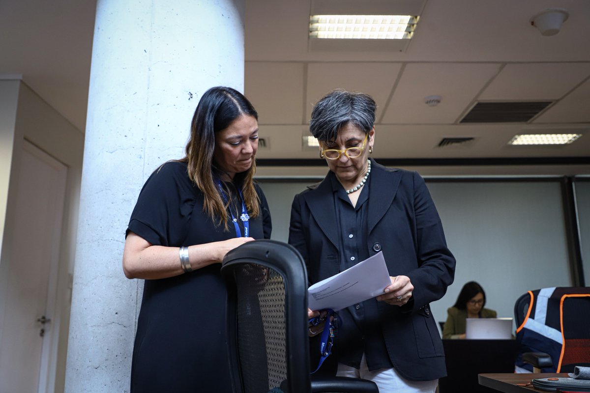 ministeriosalud's tweet image. 🔴 La ministra @ximenaguilera participa de un nuevo  Comité de Gestión del Riesgo de Desastres (COGRID) encabezado por la ministra @Carolina_Toha. Se continúa la coordinación y los equipos desplegados en las zonas afectadas para combatir la emergencia por #IncendiosForestales.