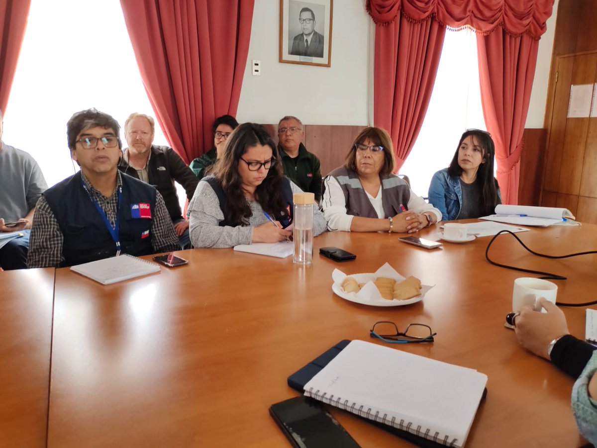 #AgriculturaenCalama🟢 Seremi Celia González junto al equipo de profesionales y directores/as de los Servicios del Agro;<a href="/indapantofa/">Indap Región de Antofagasta</a>, <a href="/sagchile/">SAG</a> , <a href="/CONAF_Antofa/">CONAF Antofagasta</a> y <a href="/CNRCHILE/">Comisión Nacional de Riego Chile</a> se coordinan en reunión operativa encabezada por  <a href="/dpploa/">Delegación Presidencial Provincial de El Loa</a> para realizar un recorrido en las zonas afectadas