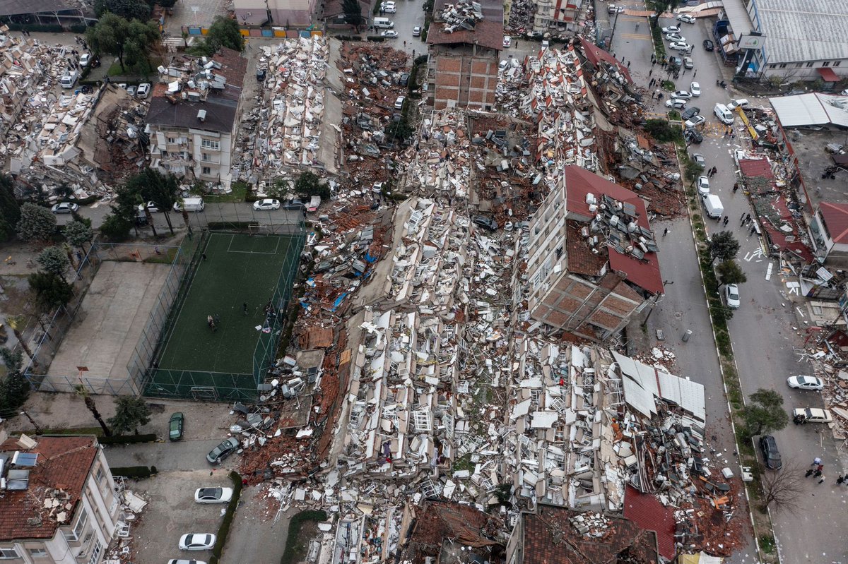 mimarquitectos's tweet photo. La devastación creada por el #TerremotoTurquia deja imágenes terribles de colapsos estructurales a gran escala. https://t.co/R9cih1v9eS