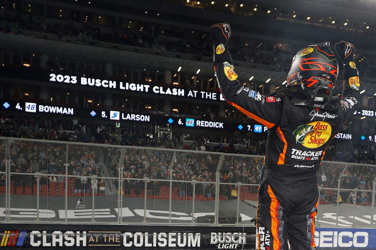 A_S12's tweet photo. Here's some @GettyImages of last night's Busch Light Clash @LAColiseum. https://t.co/c9YvRBAdlM