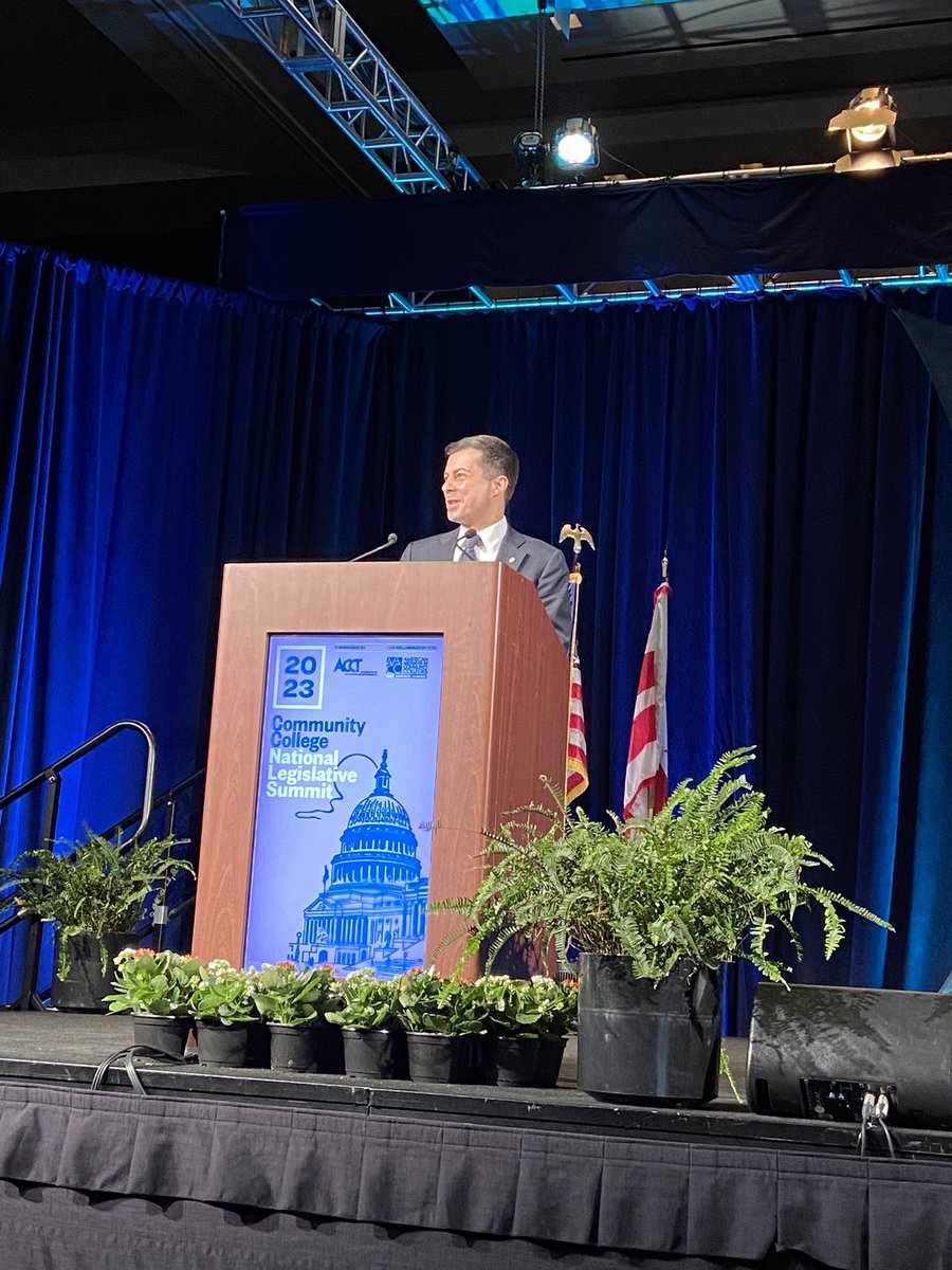 jnmiranda7's tweet photo. @SecretaryPete sharing with @CCTrustees and #NLS2023 attendees about the amazing partnerships and programs at Community Colleges that are bringing the nation’s transportation workforce to new heights! https://t.co/g5ux96lQKP