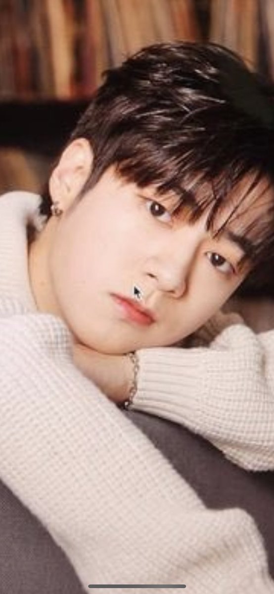 ZER0zz6's tweet photo. @GUNWOOzz6 수염 https://t.co/IAD7LQMi8k