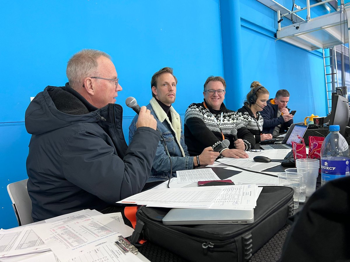 Hoog bezoek bij <a href="/thialf/">Thialf</a> stadionspeakers <a href="/kuimperia/">geert kuiper</a> en onze #JanvanderMeulen tijdens de #DaikinNKAftanden. 

Nederlands recordhouder 500m <a href="/mulderronald/">Ronald Mulder</a> maakte een prima debuut als co-commentator.
📸: <a href="/RobvanRossum/">Rob van Rossum</a>