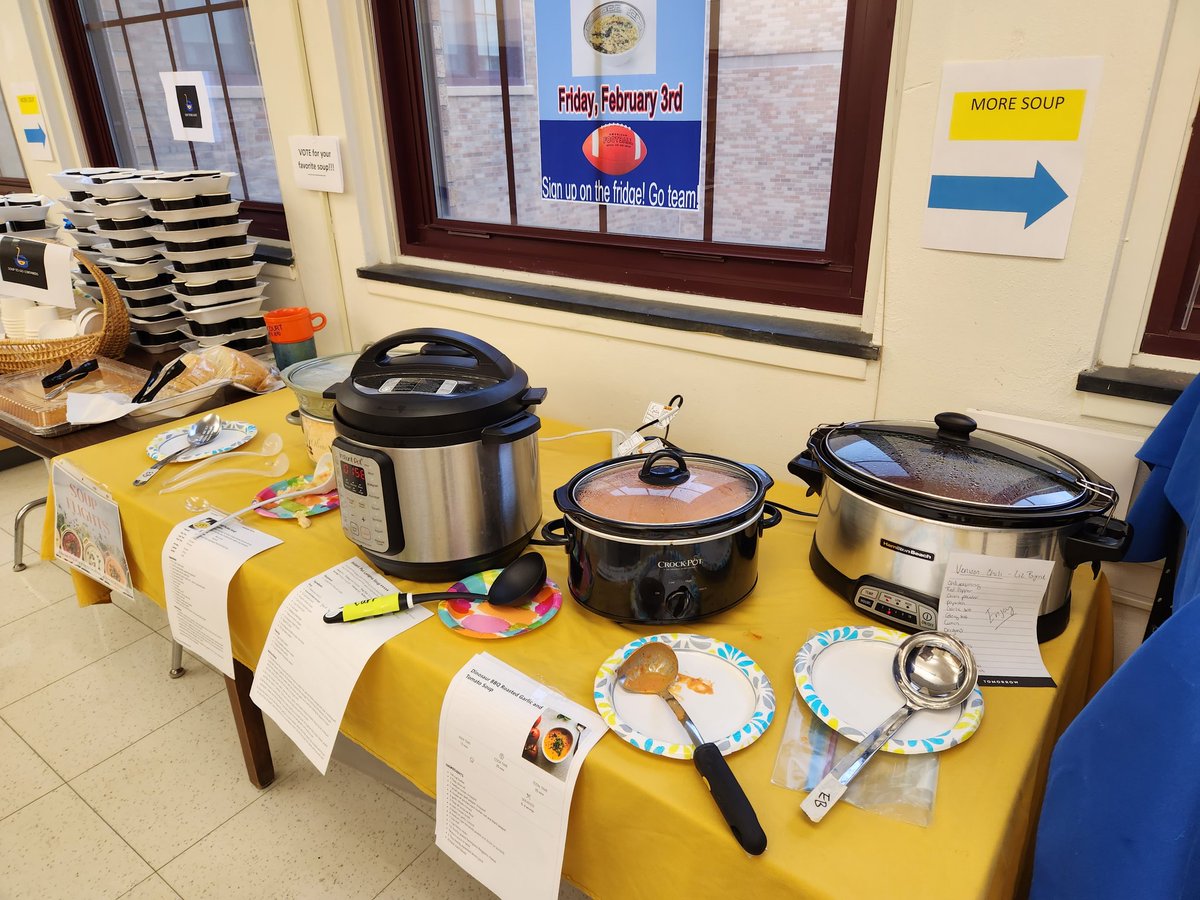 kadavis71's tweet photo. Souper Bowl @Lyncourt_UFSD today! Yum! #lyncourtpride #teamwork https://t.co/95rZk3lkFv