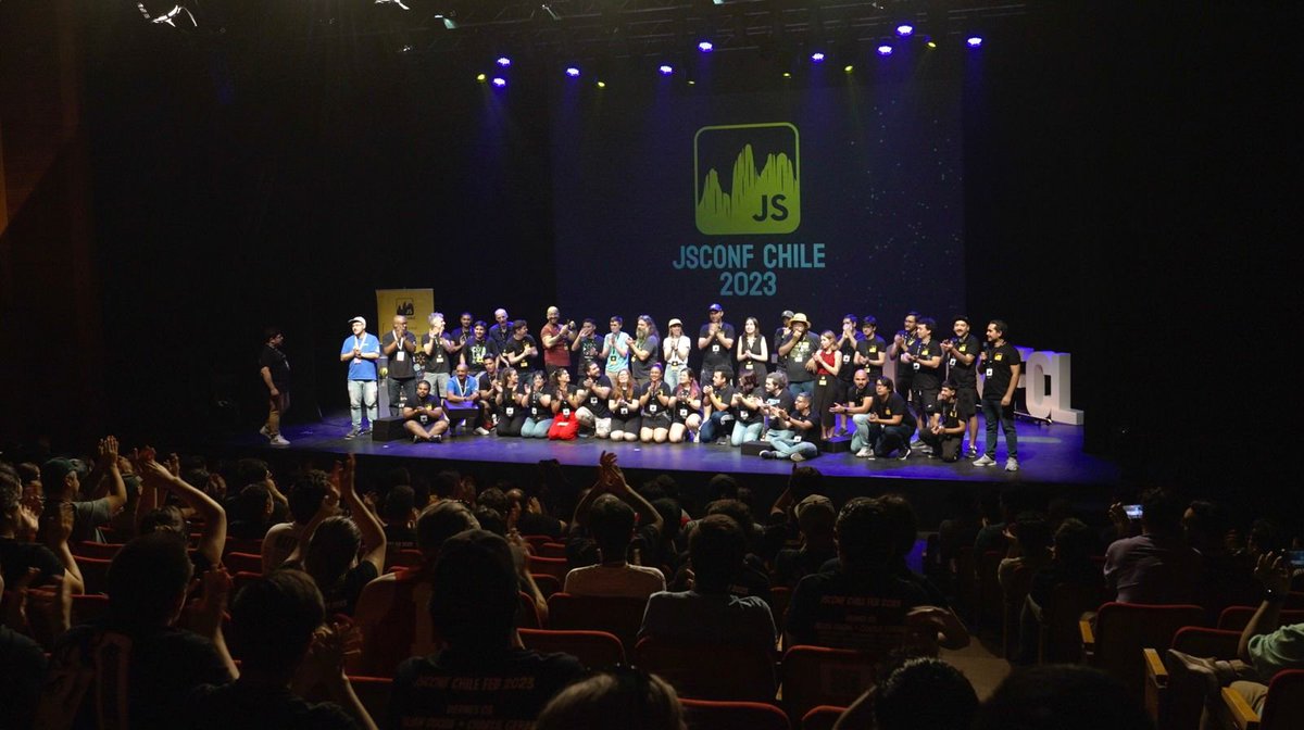 diruzcode's tweet image. Se cumplio, Se logro.

Gracias a tod@s l@s asistentes, speakers, voluntarios!
Lo logramos y fue hermoso. sigamos creando comunidad  y crezcamos juntos. Feliz de haber sido participe de este magnifico evento  y de todos con quien logre conectar!! @jsconfcl  #jsconfcl #jsconfcl 
&amp;lt;3