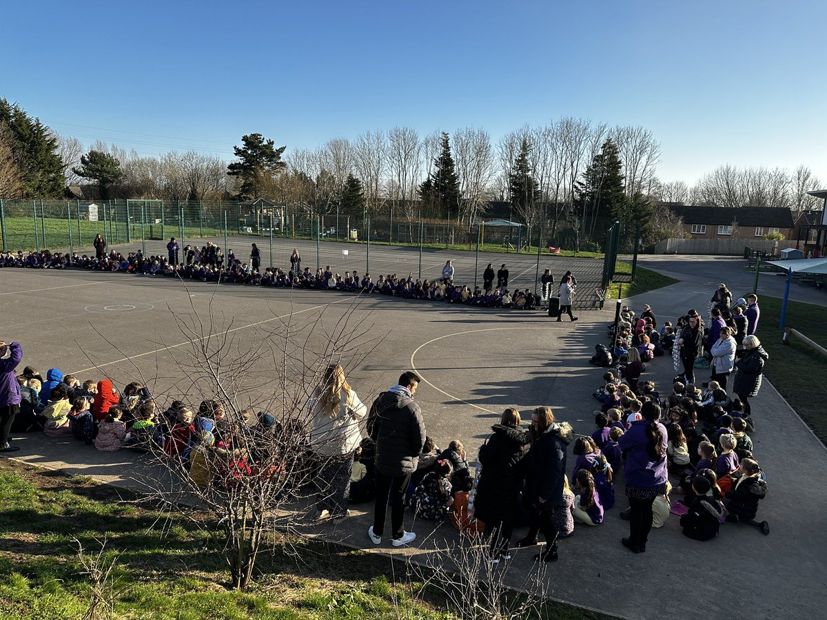HowardianPS's tweet image. What a great start to Children’s Mental Health week. The whole school ‘connected’ through paper chains. #ChildrensMentalHealthWeek #CMHWTasking