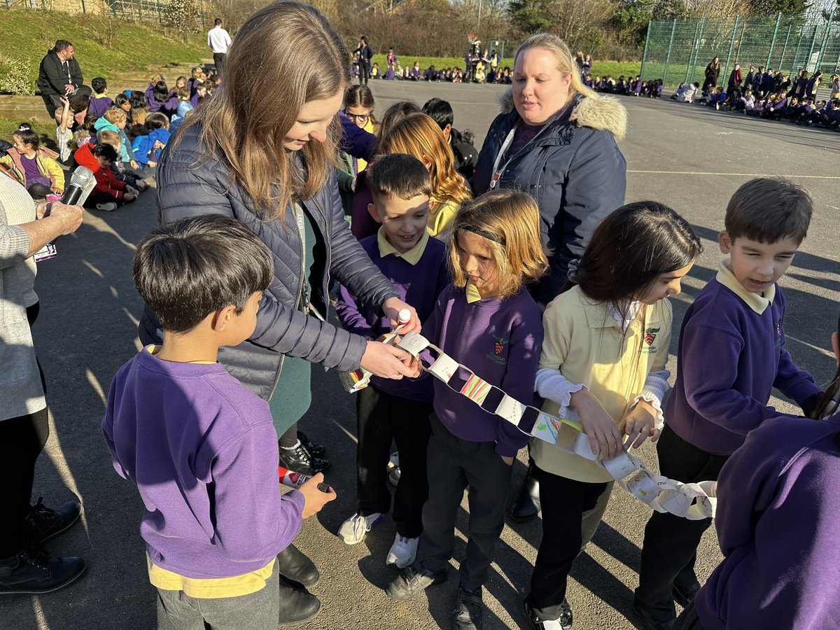 HowardianPS's tweet image. What a great start to Children’s Mental Health week. The whole school ‘connected’ through paper chains. #ChildrensMentalHealthWeek #CMHWTasking