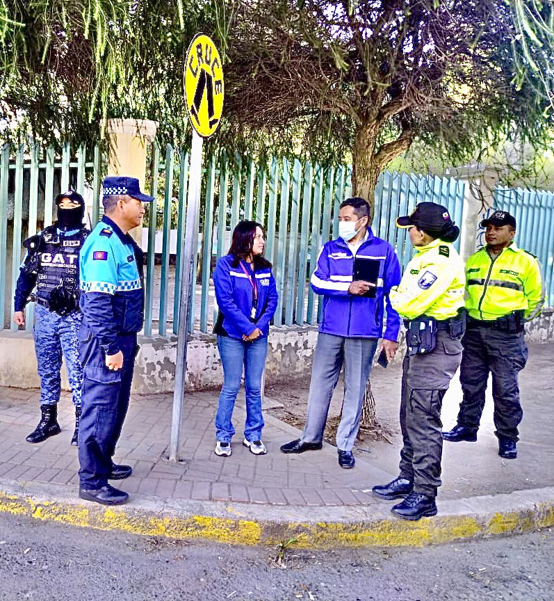 Extraordinaría labor que brindó la <a href="/SeguridadeQuito/">Secretaría de Seguridad y Gestión de Riesgos Quito</a> por la integridad de la ciudadanía durante toda la jornada de #Elecciones2023Ec 

Gracias al Coronel de la Policía Nacional del Ecuador MSc. Xavier Pérez por esta importante gestión al servicio de la Capital de Ecuador.
