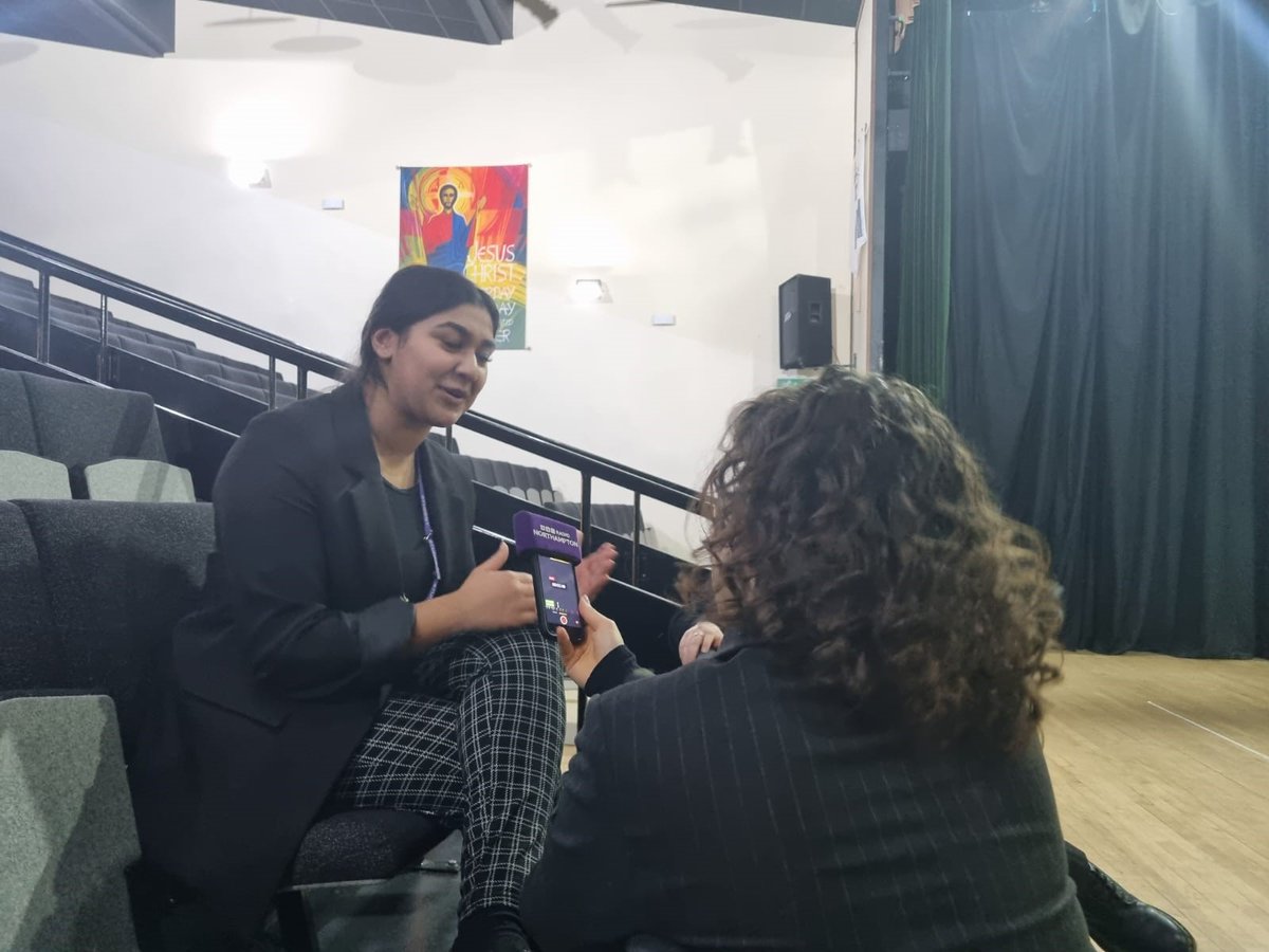 StAndrewsCare's tweet photo. It's #ChildrensMentalHealthWeek and our LightBulb team have had a brilliant day at @becketcs, talking to staff and students about #mentalhealth. 

Thank you to all the students who took the time to share their stories with @BBCNorthampton, too! 
#WeAreSTAH #LightBulbRoadshow https://t.co/0GMJudZkEg