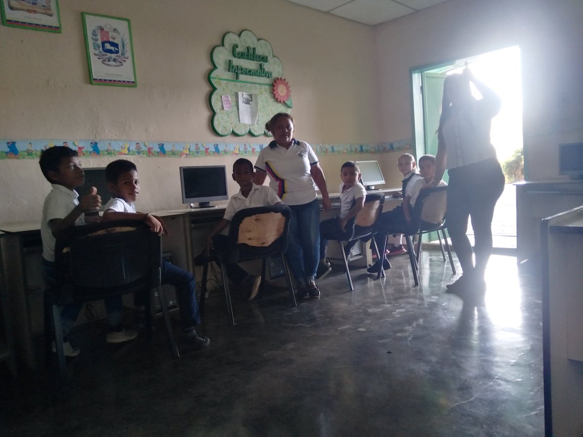 saraihsalas's tweet photo. Desde mi espacio de trabajo felicito a toda la familia @Fundabit_¡Feliz 22 Aniversario! Orgullosa de formar parte de esta hermosa labor que dejó nuestro Comandante Chávez para la Educación Tecnológica
@NicolasMaduro@_LaAvanzadora
#22AñosdeRevoluciónTecnológica
#Somosfundabit https://t.co/WVplUtFTHz