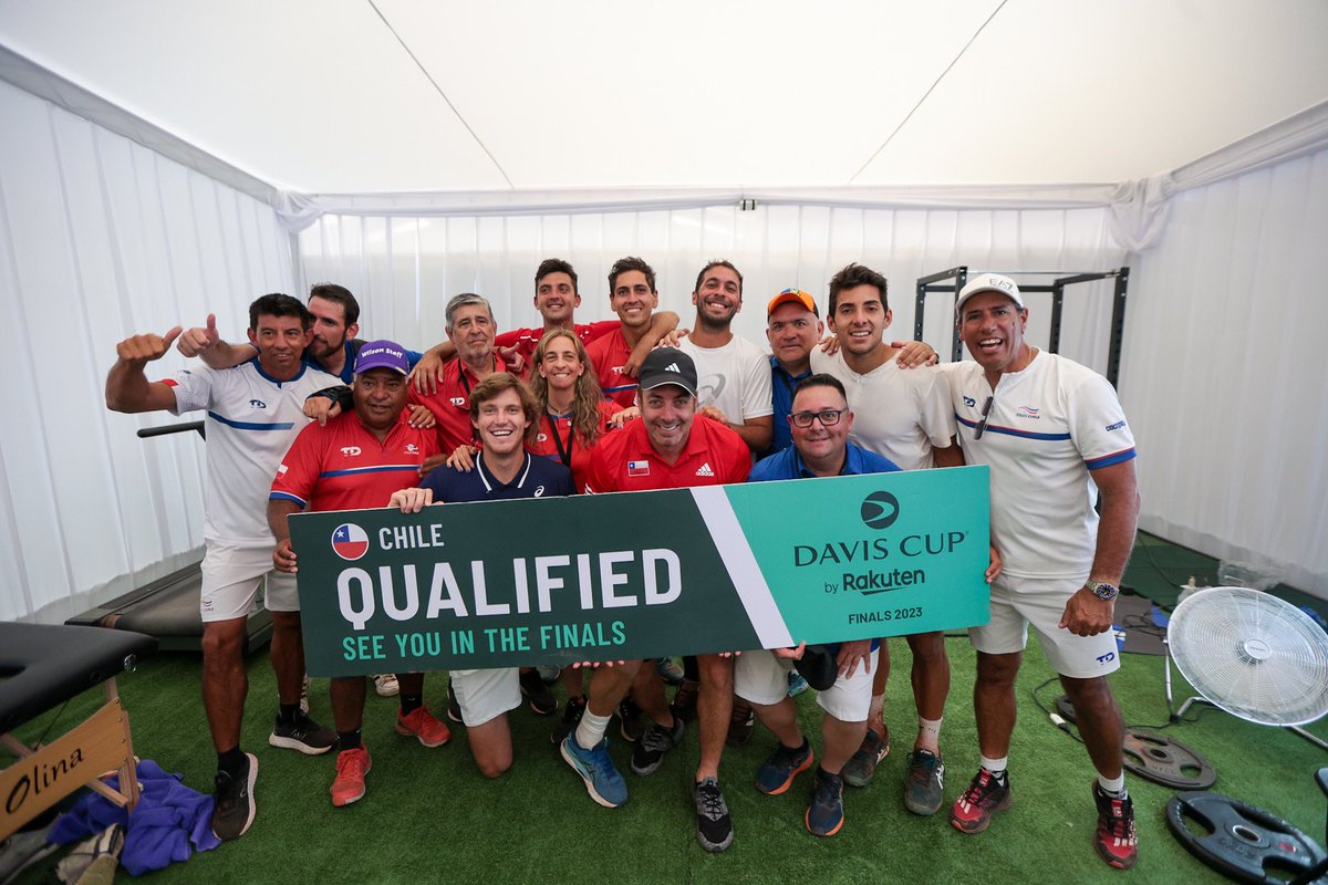 massunico's tweet photo. Al Grupo Mundial!!! 🇨🇱💪🏻🎾Feliz de estar devuelta después de 4 años!!! Gracias a este gran equipo por toda su entrega y a la gente que nos apoyo este fin de semana!!!🙏🏻❤️ @DavisCupFinals @CopaDavis @Ftch_oficial https://t.co/ldjh75XdKk