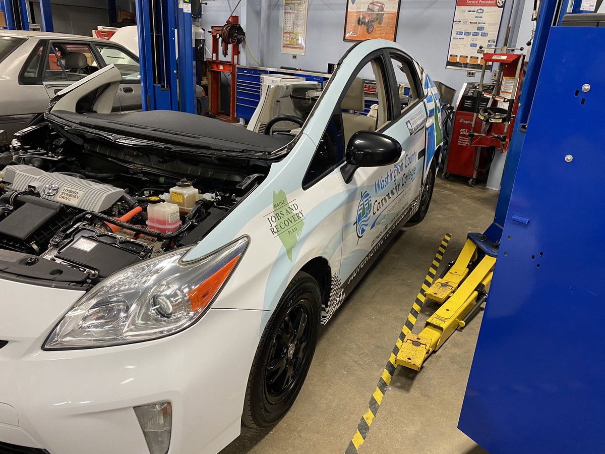 BBirrellSmith's tweet photo. @PeteButtigieg Thank you for the inspiring session at @CCTrustees NLS this AM. Happy to represent @MCCSme today. Our colleges are training fabulous EV technicians and CDL drivers. https://t.co/EwPpSQCVL7