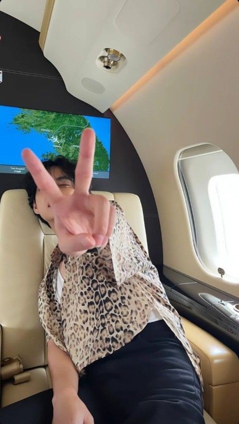 urica_uytiepo's tweet photo. Views on views 

#ARSD #ARMYSelcaDay #TAEHYUNG  @BTS_twt https://t.co/QCEQY83krm
