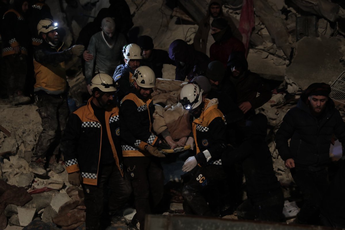 EARTHQUAKE UPDATE: Over 800 people in Syria have died in today's huge earthquake. The White Helmets are in a race to save lives. Stand with Syrians &amp; give what you can to help rescue people from their collapsed homes and transport the injured to hospital: whitehelmets.org/en/