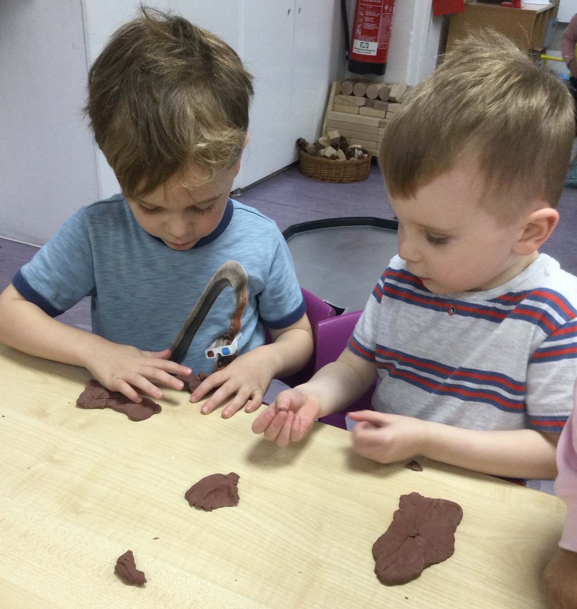 JancettGroup's tweet image. Our Jancett Ross Road nursery, rainbow room children have been creating the bear caves from their core book ‘We are going on a bear hunt’ out of playdough #corebook #goingonabearhunt #playdough #earlyyears #childcare #curriculum #nurseryactivities #nursery #wallington #carshalton