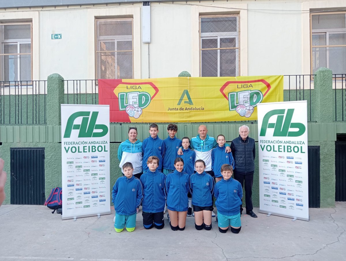 DAVb_FAVb's tweet photo. Esta semana dio comienzo la LIGA LED´23 en las Instalaciones del Colegio La Salle Virgen del Mar de Almería.
Fotos:
@VMarAlmeria
@sekalboran
#Lasallevirgendemar
@FAVB_
@DeporteAND
@AndaluciaJunta
#VOLEYLED2023 https://t.co/AkN34hJV9S