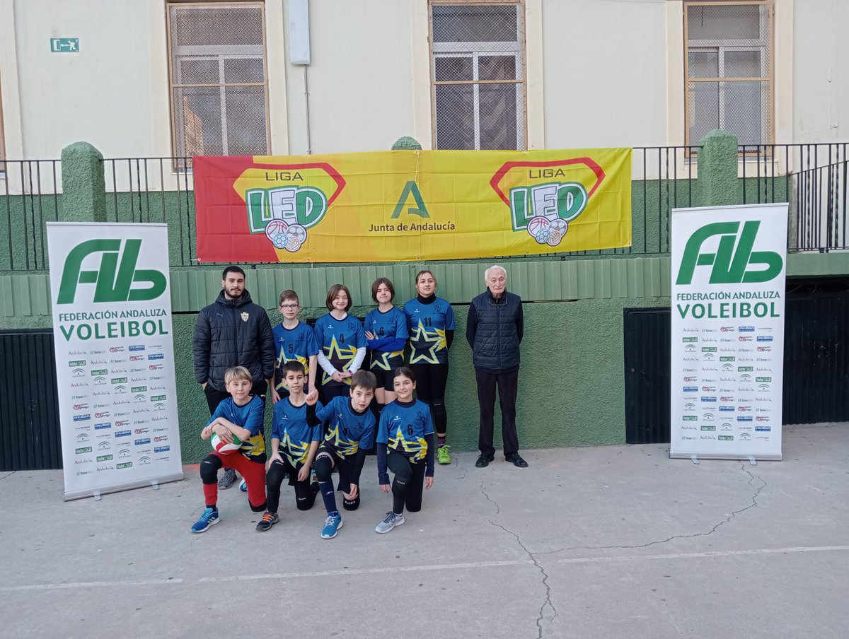 DAVb_FAVb's tweet photo. Esta semana dio comienzo la LIGA LED´23 en las Instalaciones del Colegio La Salle Virgen del Mar de Almería.
Fotos:
@VMarAlmeria
@sekalboran
#Lasallevirgendemar
@FAVB_
@DeporteAND
@AndaluciaJunta
#VOLEYLED2023 https://t.co/AkN34hJV9S
