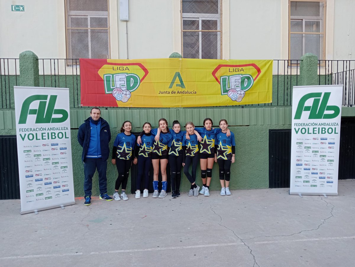 DAVb_FAVb's tweet photo. Esta semana dio comienzo la LIGA LED´23 en las Instalaciones del Colegio La Salle Virgen del Mar de Almería.
Fotos:
@VMarAlmeria
@sekalboran
#Lasallevirgendemar
@FAVB_
@DeporteAND
@AndaluciaJunta
#VOLEYLED2023 https://t.co/AkN34hJV9S