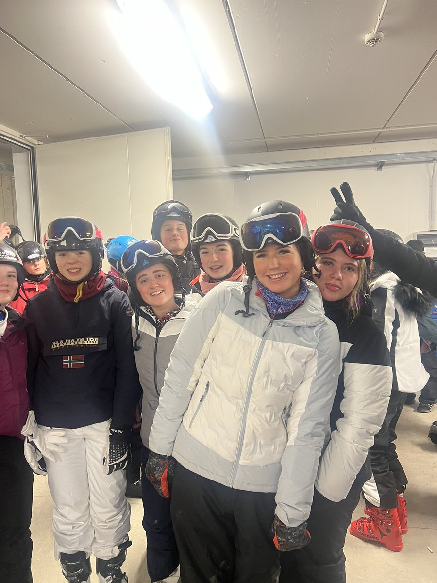 k_aoise's tweet photo. Tús iontach ar an turas sciála. Gach duine ag baint taitneamh as!! 🎿⛷️❄️🏂 @GCLuimnigh @GCLTY https://t.co/XD7r2EoCNz