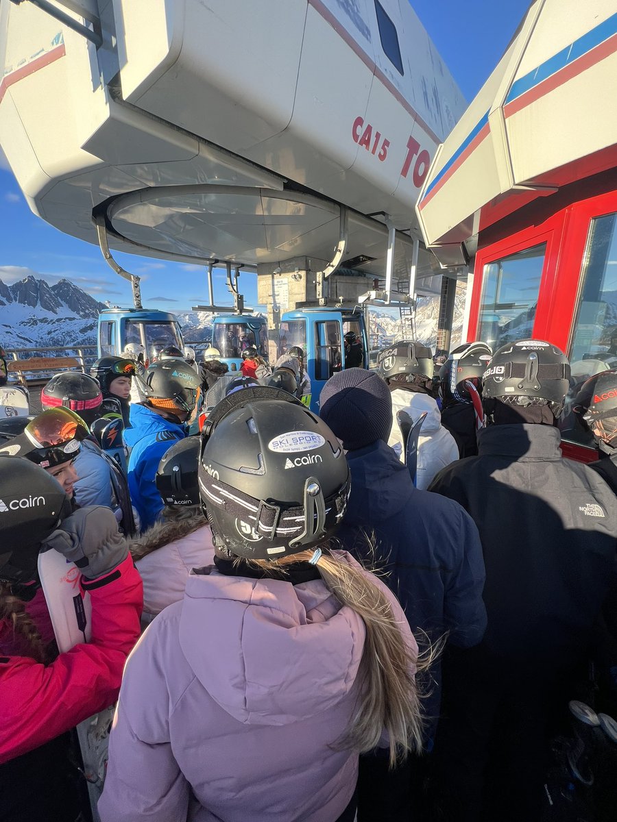 k_aoise's tweet photo. Tús iontach ar an turas sciála. Gach duine ag baint taitneamh as!! 🎿⛷️❄️🏂 @GCLuimnigh @GCLTY https://t.co/XD7r2EoCNz