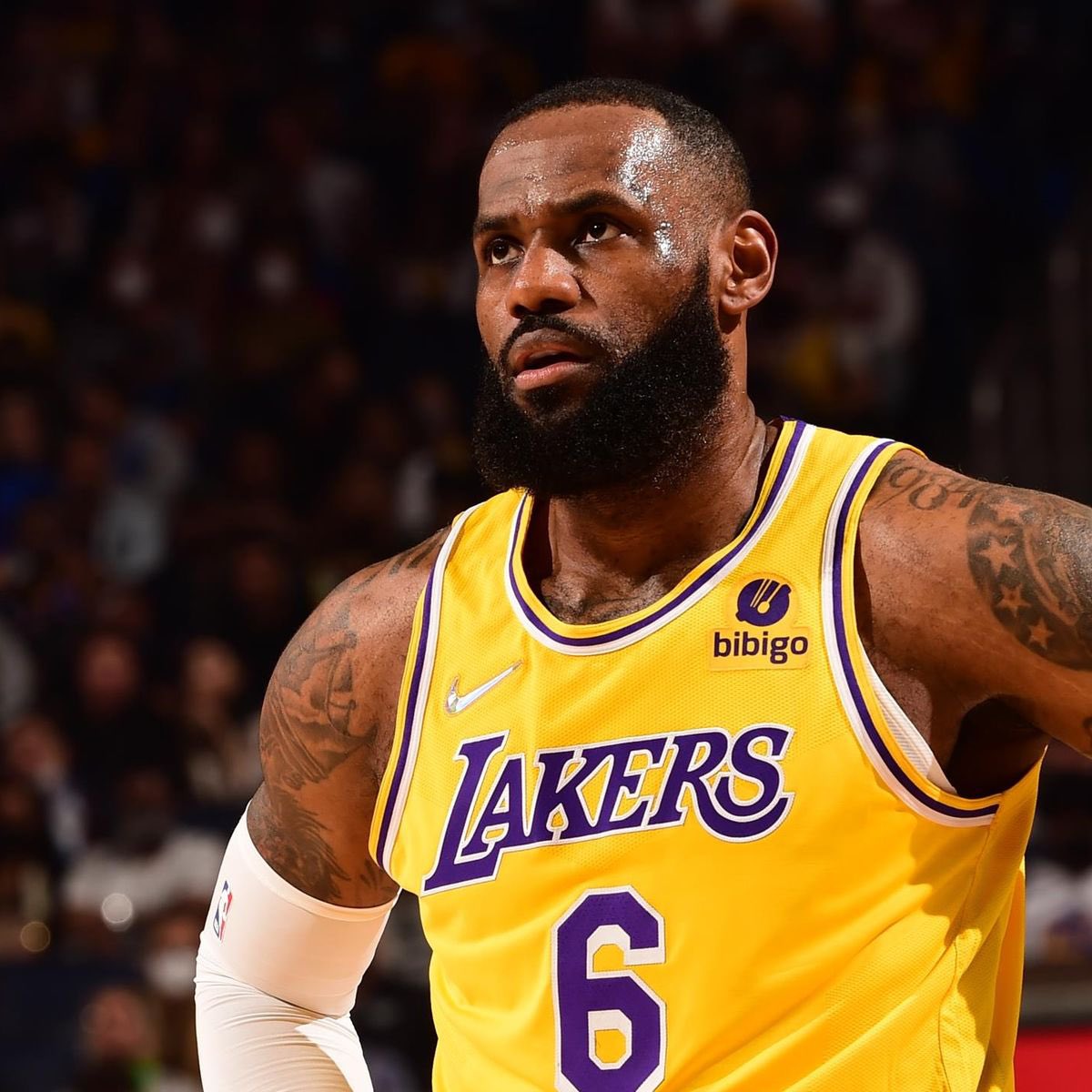 LegionHoops's tweet photo. LeBron:

“I don’t want to say it ever becomes too much, but there are times when I wish I could do normal things… I wish I could go to Target sometimes and walk into Starbucks and have my name on the cup just like regular people.”

(via @taniaganguli, https://t.co/52Bq5yAtHh) https://t.co/XcrXZ1ykTV