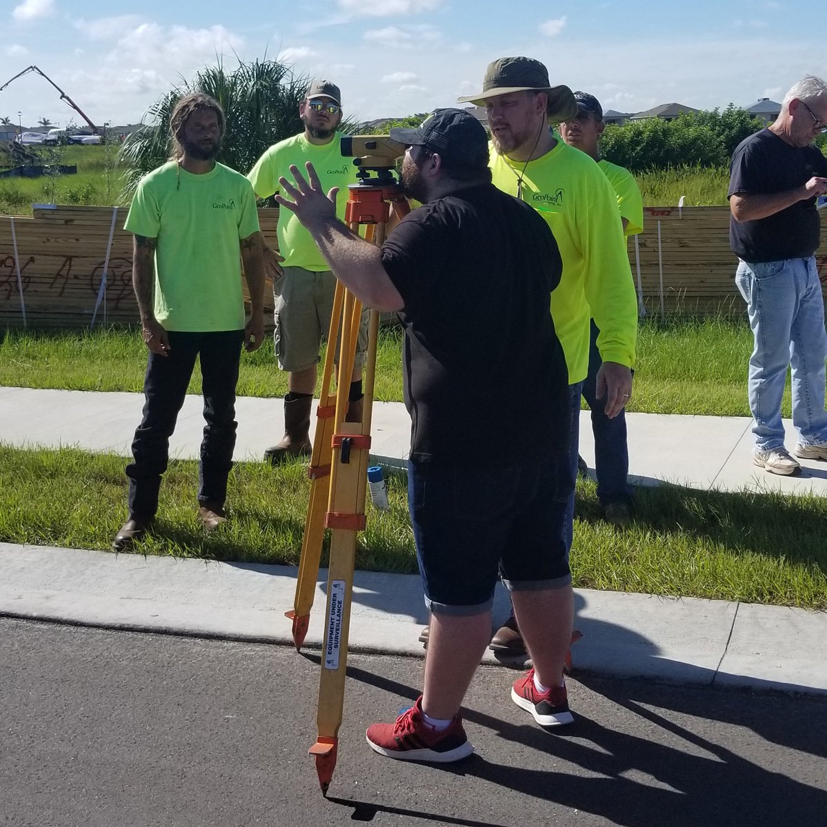 GeoPointSurvey's tweet photo. FIELD TRIP!!! 📢 The directors of our #surveyandmapping dept took the lot survey team onsite to show the Standards of Practice. Invaluable training to connect all the dots in our project development process from field to office!👌

#settingthestandard #crewculture #onpoint https://t.co/NrVoSleX7v