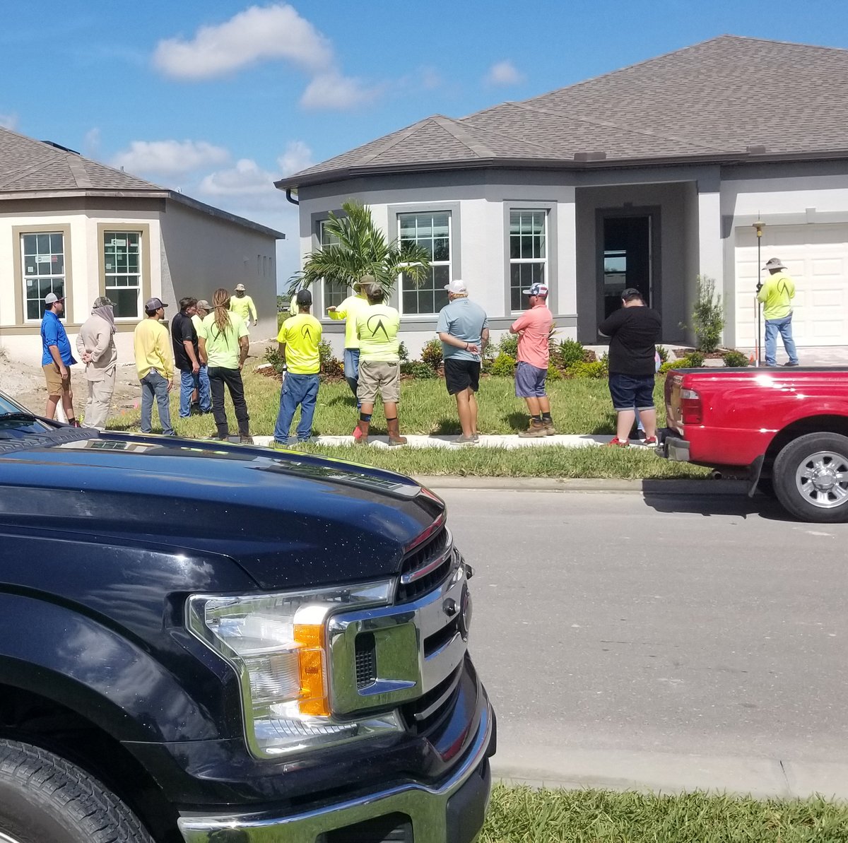 GeoPointSurvey's tweet photo. FIELD TRIP!!! 📢 The directors of our #surveyandmapping dept took the lot survey team onsite to show the Standards of Practice. Invaluable training to connect all the dots in our project development process from field to office!👌

#settingthestandard #crewculture #onpoint https://t.co/NrVoSleX7v