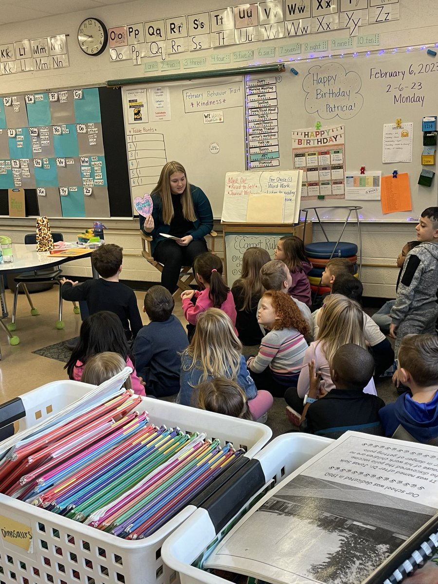 MrsBozinovski's tweet photo. All eyes on Miss Loralai as she reads a book to Mrs. Chamber’s class! It’s so wonderful to see her in action! Way to go! @FraserSchools #futureteacher #fieldplacement https://t.co/h08eFsgqAt