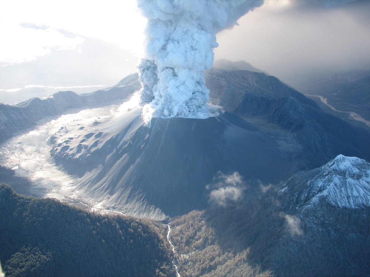 USGSVolcanoes's tweet photo. Lots of moving parts are required for volcano observatories around the world to communicate the hazards posed by active volcanism. Today’s #Yellowstone #CalderaChronicles pays homage to the groups that help to translate that knowledge into action.

https://t.co/2DUVf7ufEQ https://t.co/tar1EGT7Ju