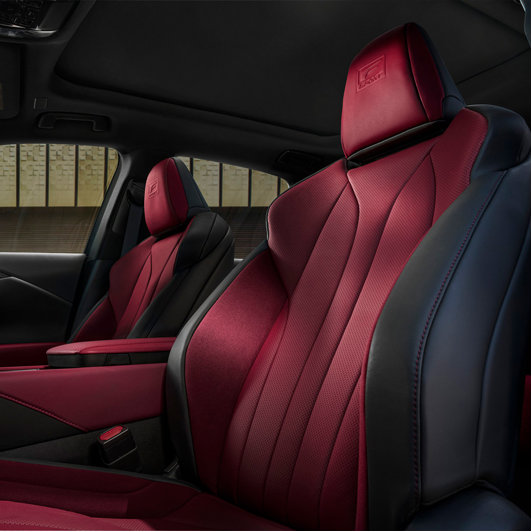 lexus__ss's tweet photo. Luxury Made More Personal.
Experience available leather-trimmed seating 
and more. Never compromise when it comes to comfort in the all-new #LexusRX. https://t.co/facLc2daBy