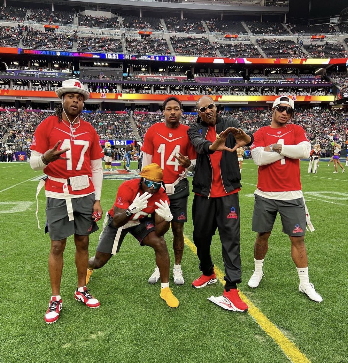 zimwhodey's tweet photo. If you remove Snoop who’s the 5th WR in your top 5? If you smokin &amp; say something stupid put Snoop back in. https://t.co/IK7uJv57Uj