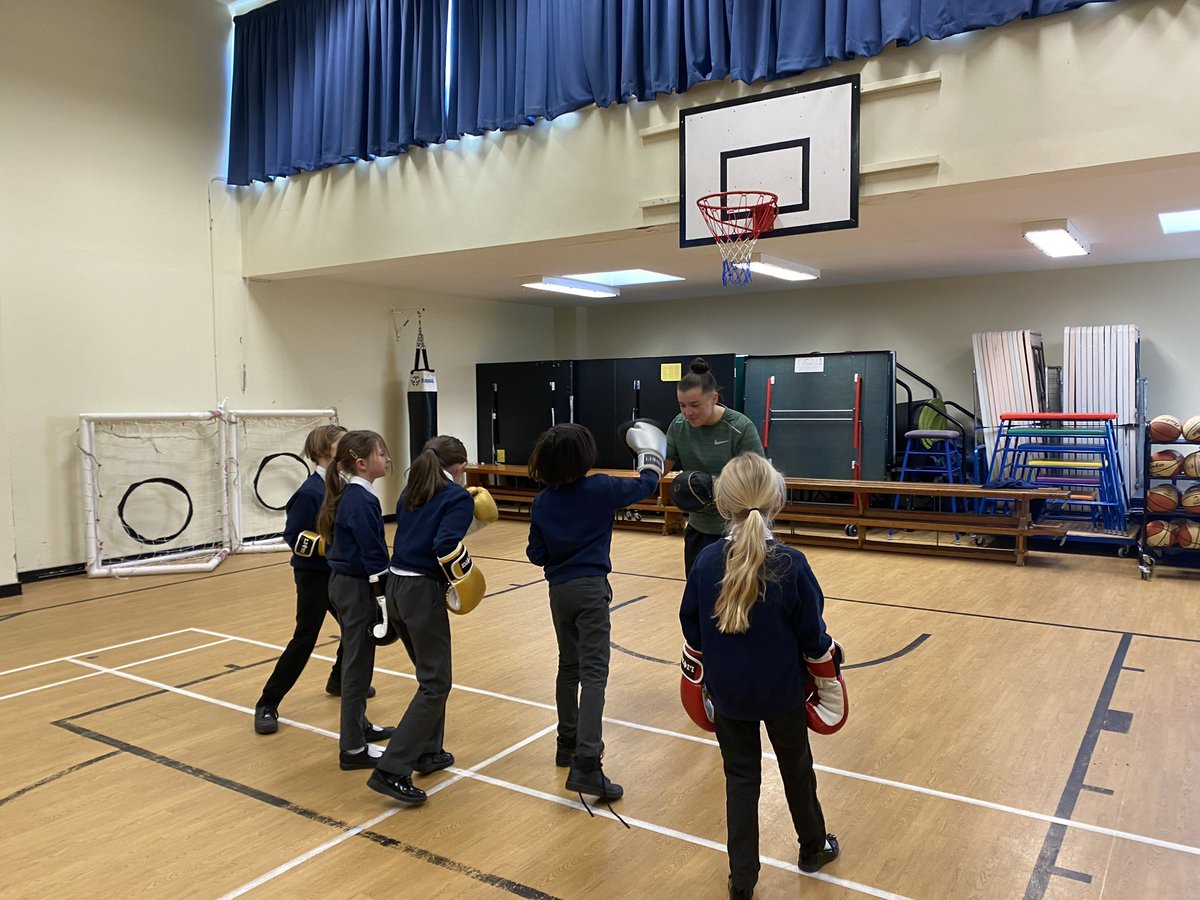 ThomasCoramPE's tweet photo. Year 4 were very lucky to have a fantastic boxing workshop this morning as part of our TC feel-good week. The children absolutely loved it and enjoyed every second! ⭐️🥊 #feelgoodweek https://t.co/rAyeVrRyiS